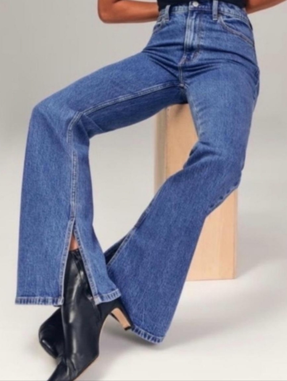{29/8} Abercrombie & Fitch The Vintage Flare High Rise Dark Blue Jeans